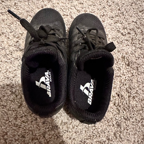 Brava Soccer Cleats - Picture 2 of 2